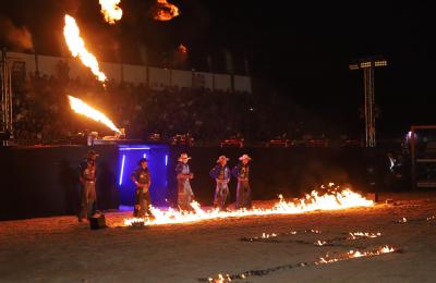 Abertura do campeonato de montaria e show de Wesley Safadão marcam primeira noite na arena PBR