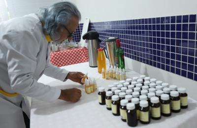 Farmácia Viva: equipe do CAPS participa de curso prática para manipulação de ervas medicinais