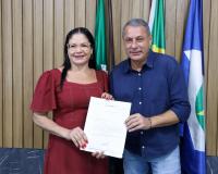 Prefeitura entrega novo lote de autorizações para escrituras de imóveis