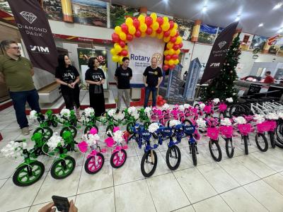 Entrega das bikes Camp. Multivacinação