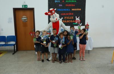 Começam entregas dos ovos de chocolate para alunos dos CRAS