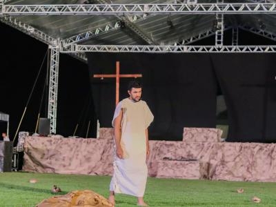 Paixão de Cristo reuniu fiéis no Estádio