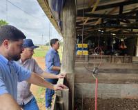 Comitiva de Nova Santa Helena visita abatedouro de aves de Sorriso para conhecer modelo de incentivo