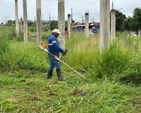 Prefeitura reforça roçada em áreas públicas