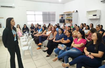 Profissionais da saúde participam de palestra sobre violência contra a mulher