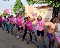 Grupo de atividade orientada realiza ação para celebrar o Outubro Rosa