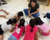 Equipe E-Multi desenvolve atividades com crianças do Distrito de Primavera