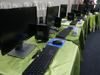Novos computadores para Cemeis e escolas