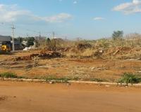 Prefeitura faz limpeza emergencial no DIC Leonel Bedin