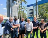 Equipe vencedora recebe caminhonete como prêmio do Festival de Pesca Zé Aragão