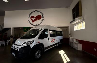 Via Comdipi, Centro-dia para atendimento de pessoas idosas passa a contar com micro-ônibus