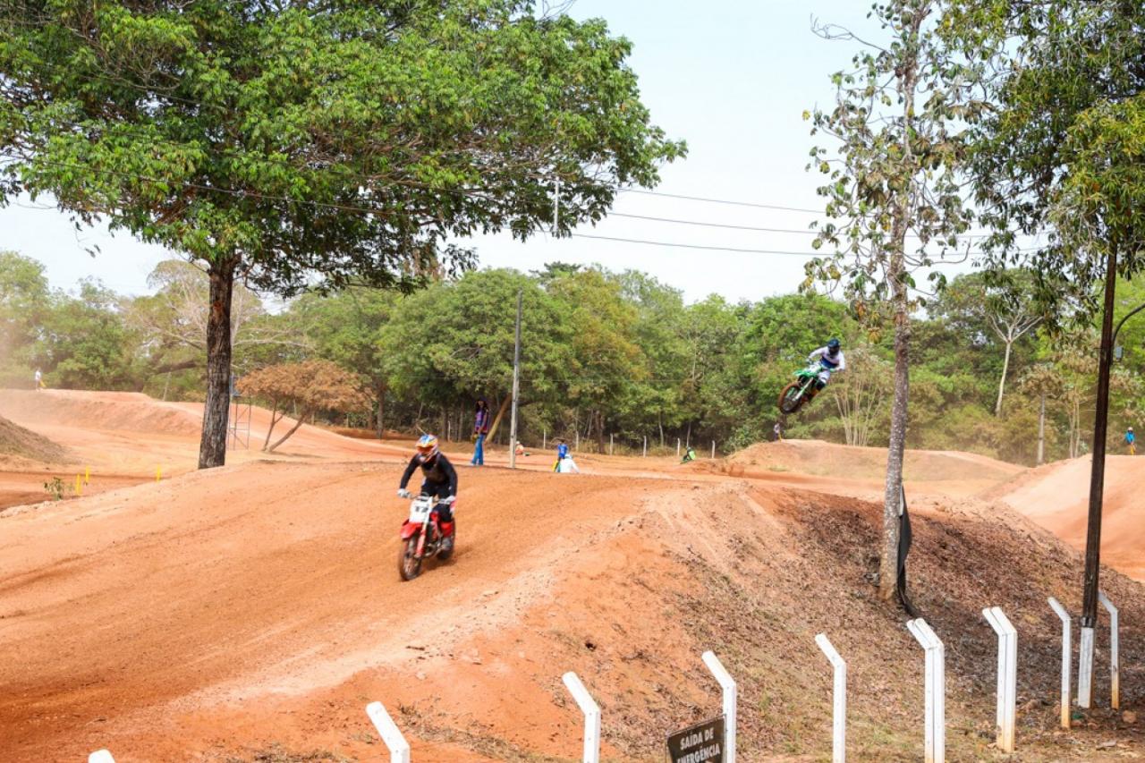 Sorriso sedia etapa do Mato-grossense de Motocross no fim de