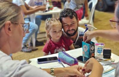Campanha de vacinação aplica mais de 80 doses em ação no Santa Maria
