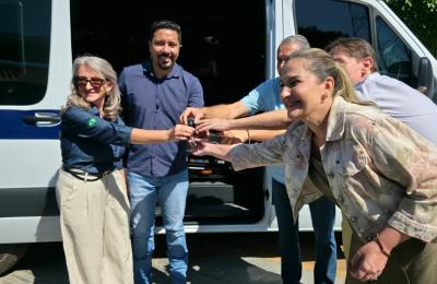 Lar Bem Viver passa a contar com veículo adaptado para o transporte de idosos