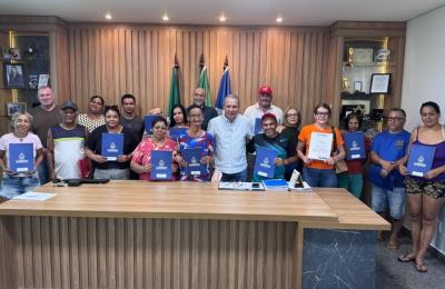 Prefeitura avança na regularização de imóveis e entrega 23 autorizações para escritura