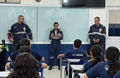 Alunos da Escola Ivete recebem “Primeiros passos para salvar vidas”