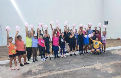 Grupo de atividade orientada celebra o Outubro Rosa
