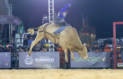 Luiz Gabriel Rosa brilha e vence na segunda noite de Grand Rodeo da PBR em Sorriso
